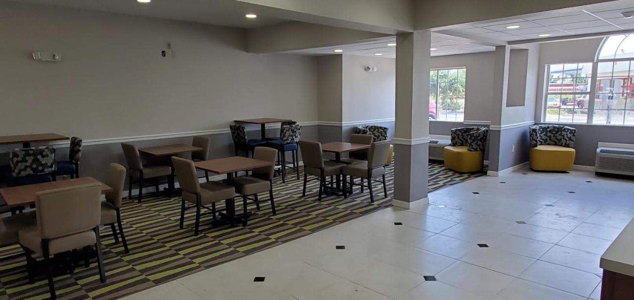 Microtel Inn & Suites By Wyndham Panama City Exterior photo