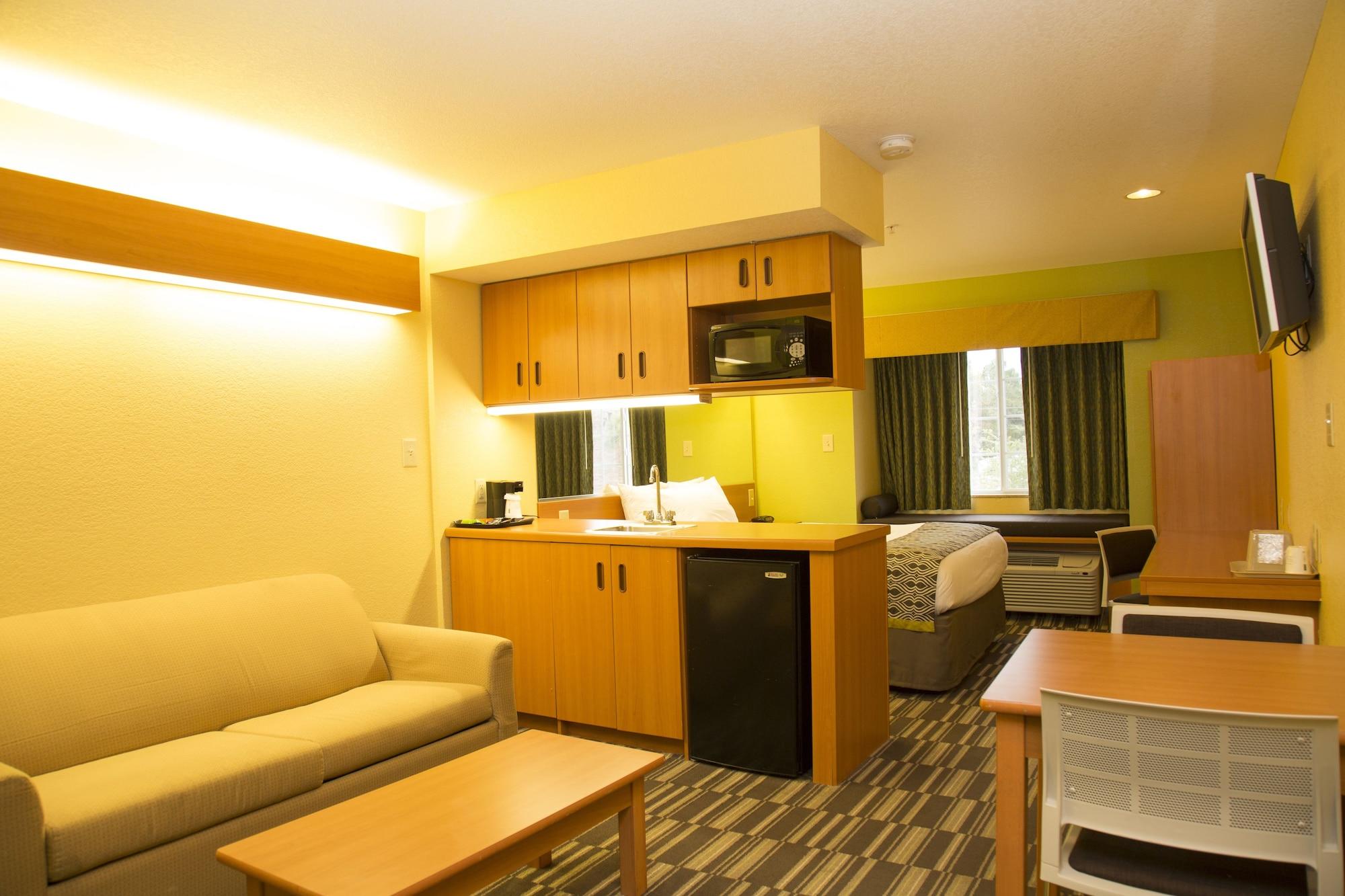 Microtel Inn & Suites By Wyndham Panama City Exterior photo