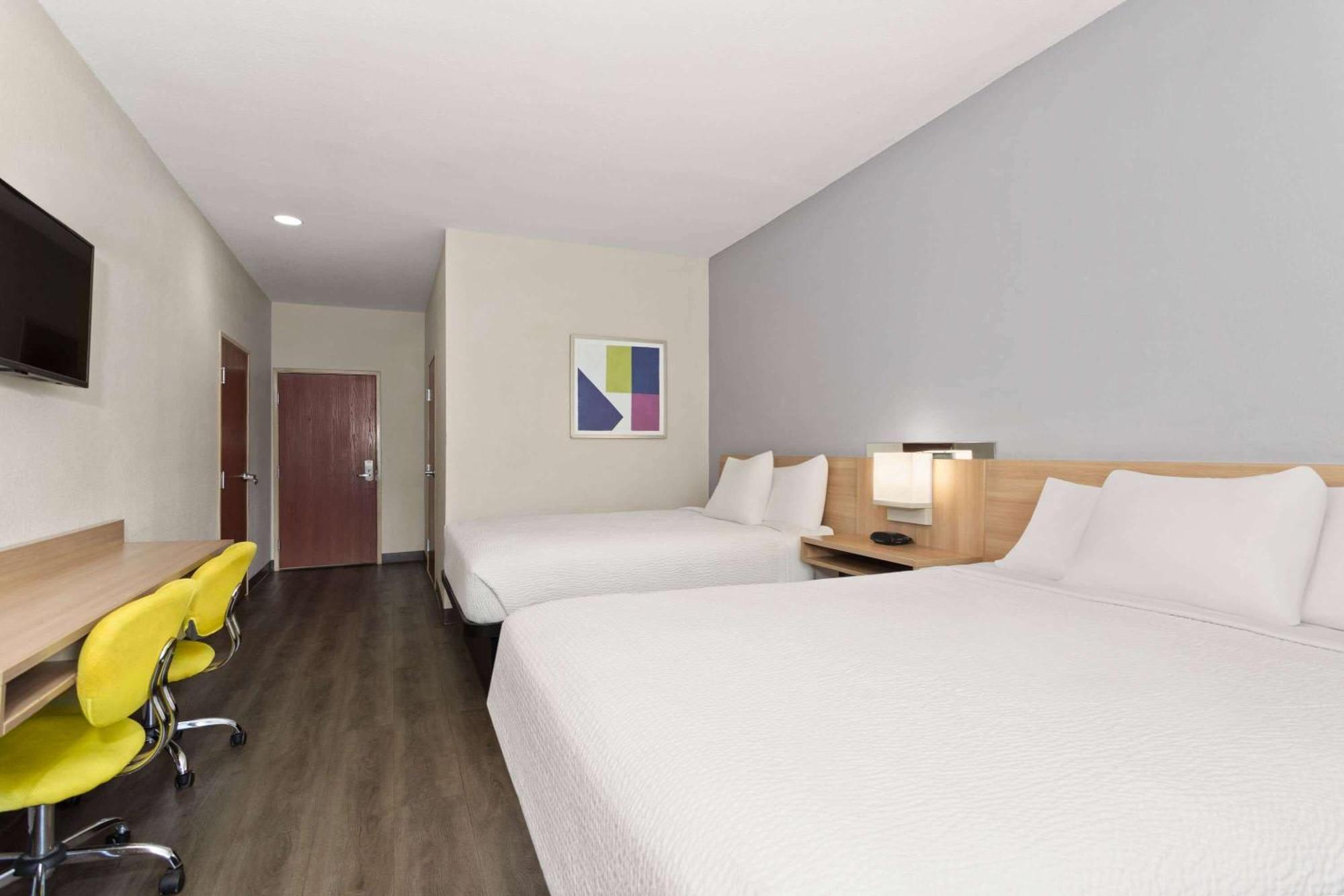 Microtel Inn & Suites By Wyndham Panama City Exterior photo