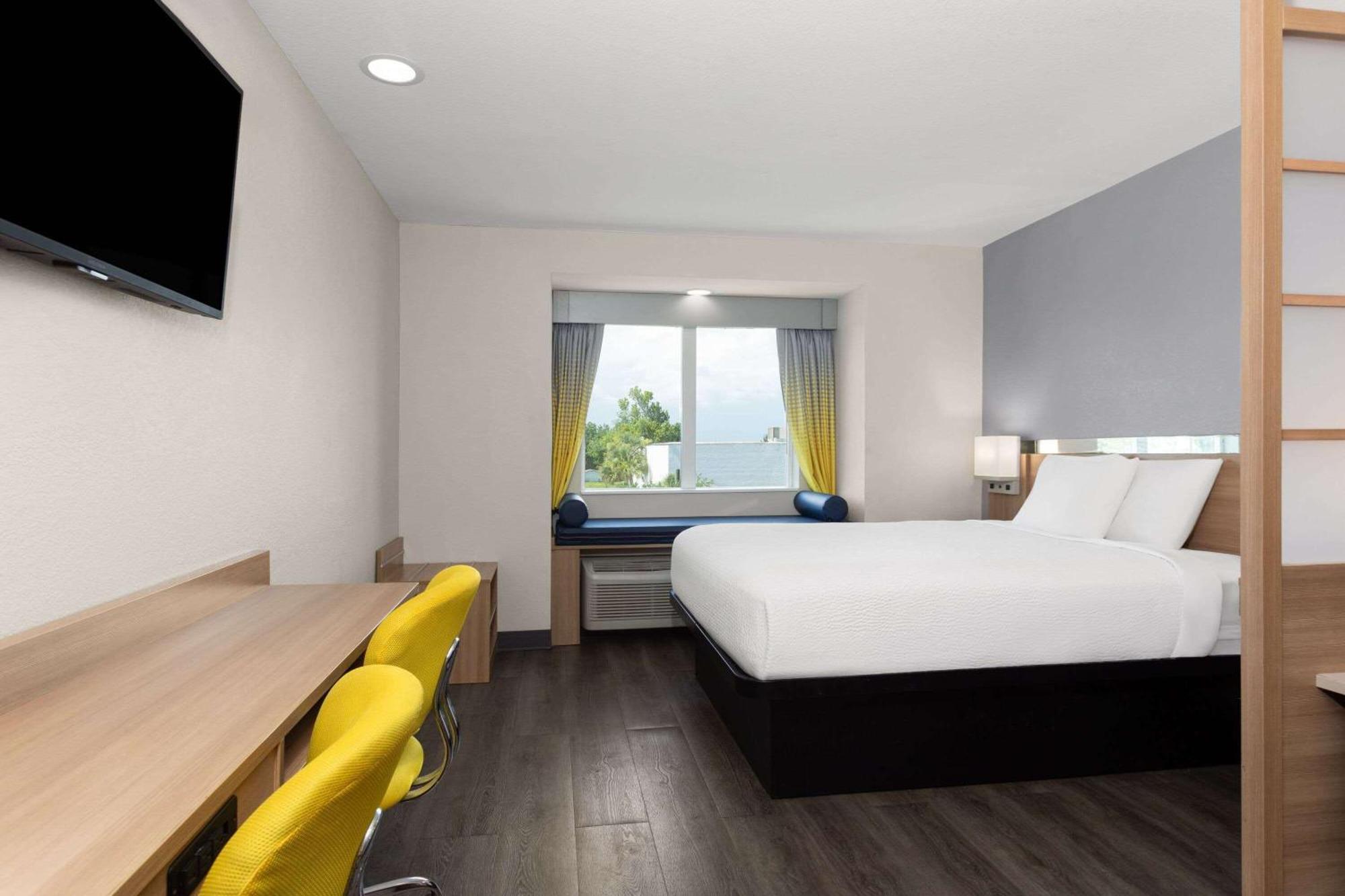 Microtel Inn & Suites By Wyndham Panama City Exterior photo