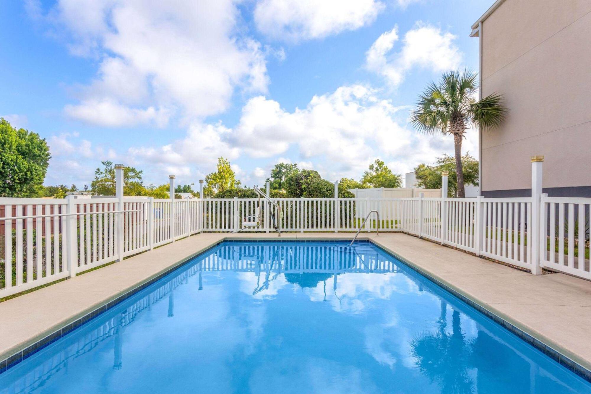 Microtel Inn & Suites By Wyndham Panama City Exterior photo